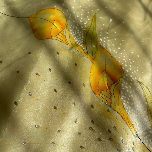 Vintage 90’s Satin Pastel Yellow Traditional Asian Dress With Sparkly Lily’s - Picture 9 of 10